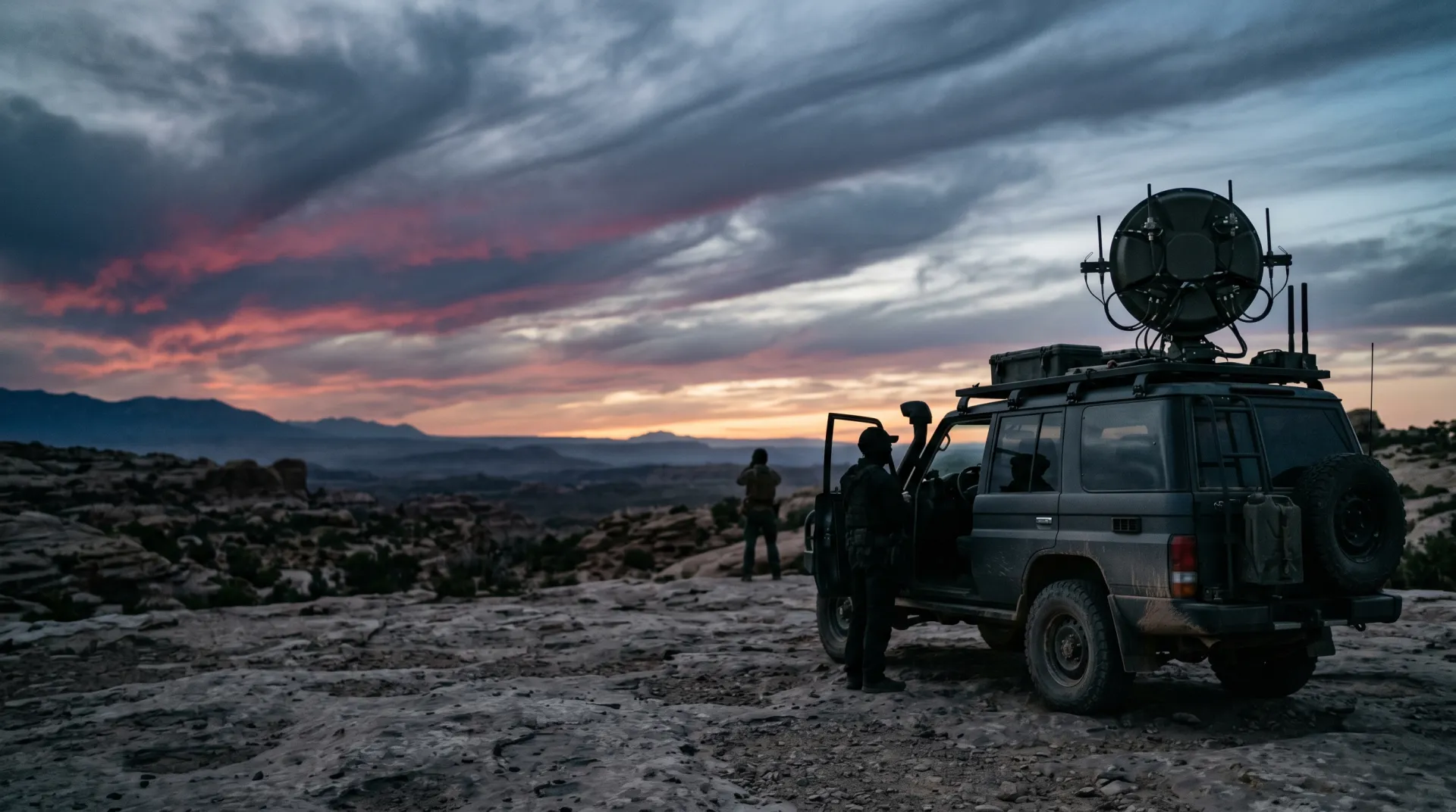 Anti-jamming CRPA multi-element GNSS antenna array